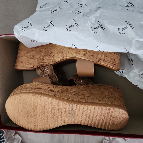 Sandals - Picture 2 of 3